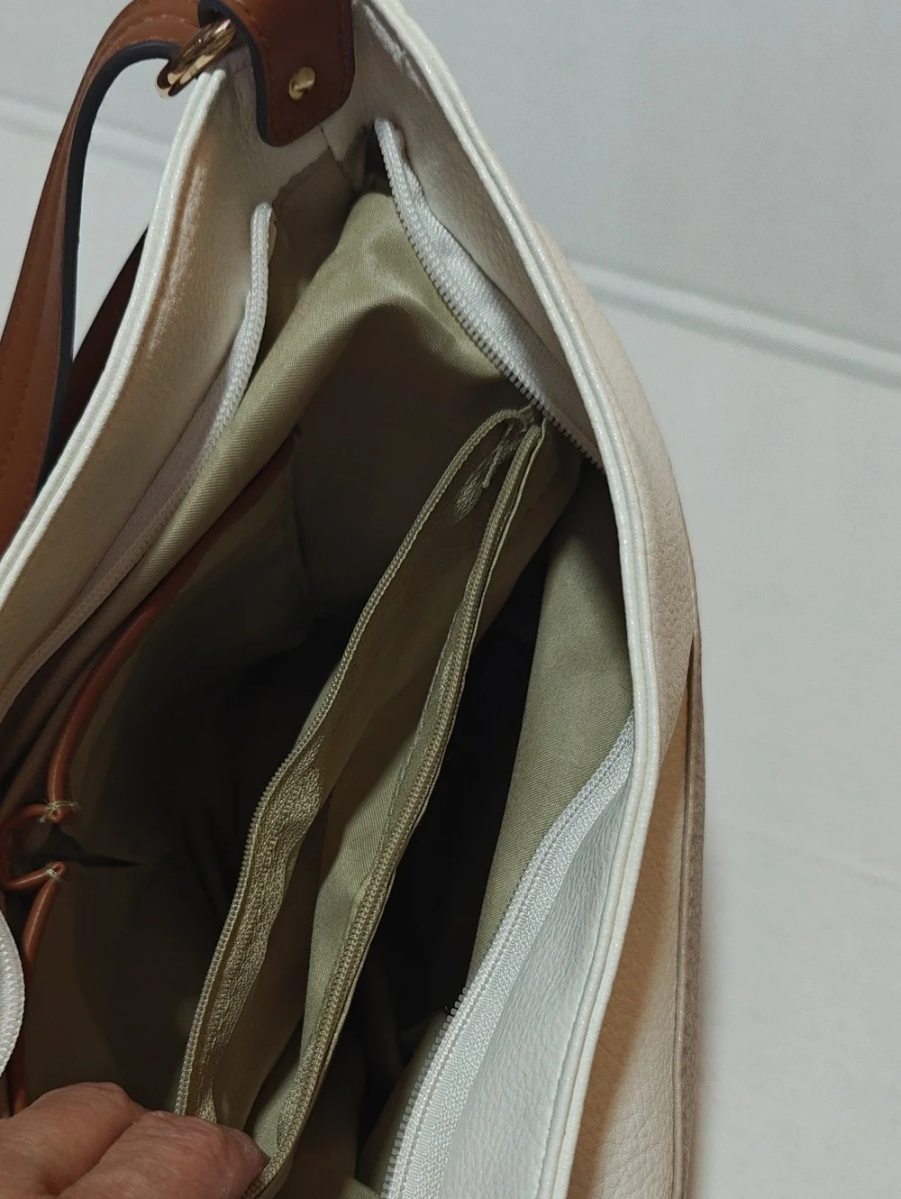 Classic Kim Rogers White and Beige Dress Hobo Bag
